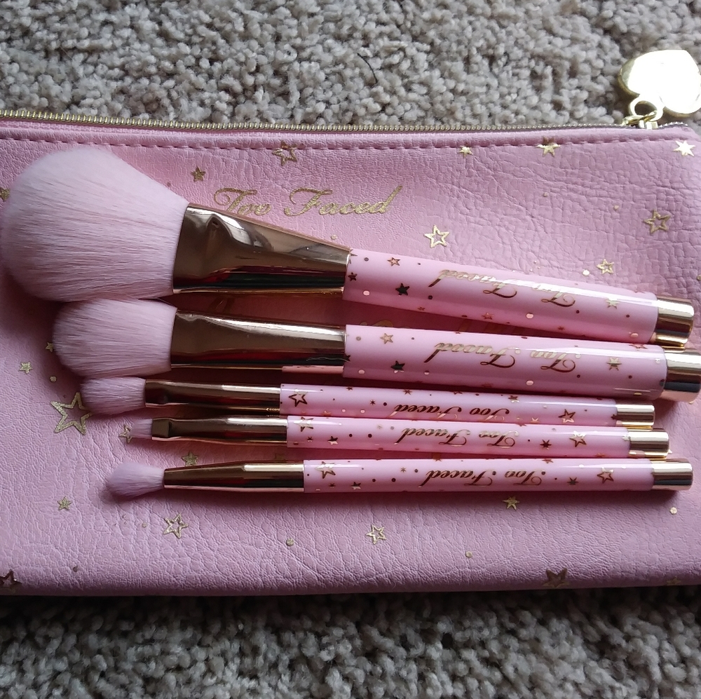 Too Faced Christmas Dreams Brush Set